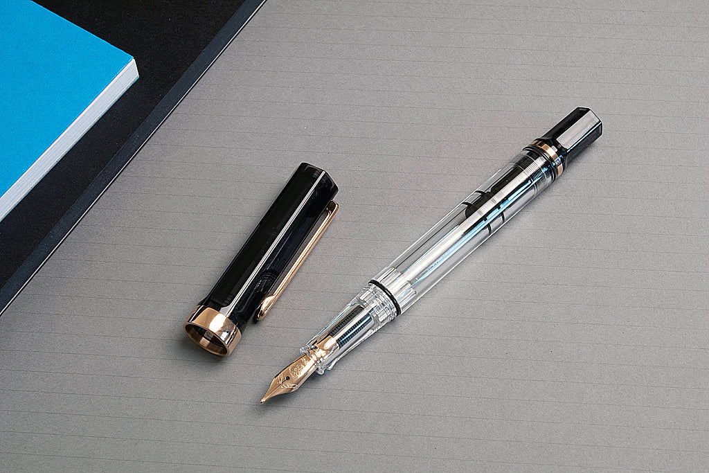 Penna Stilografica TWSBI Eco Smoke & Oro Rosa - Pennino Medio, Caricamento A Stantuffo, Smontabile